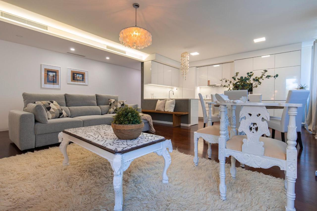 Touch Of Class 2Bdr Apartment By Lovelystay 카스카이스 외부 사진